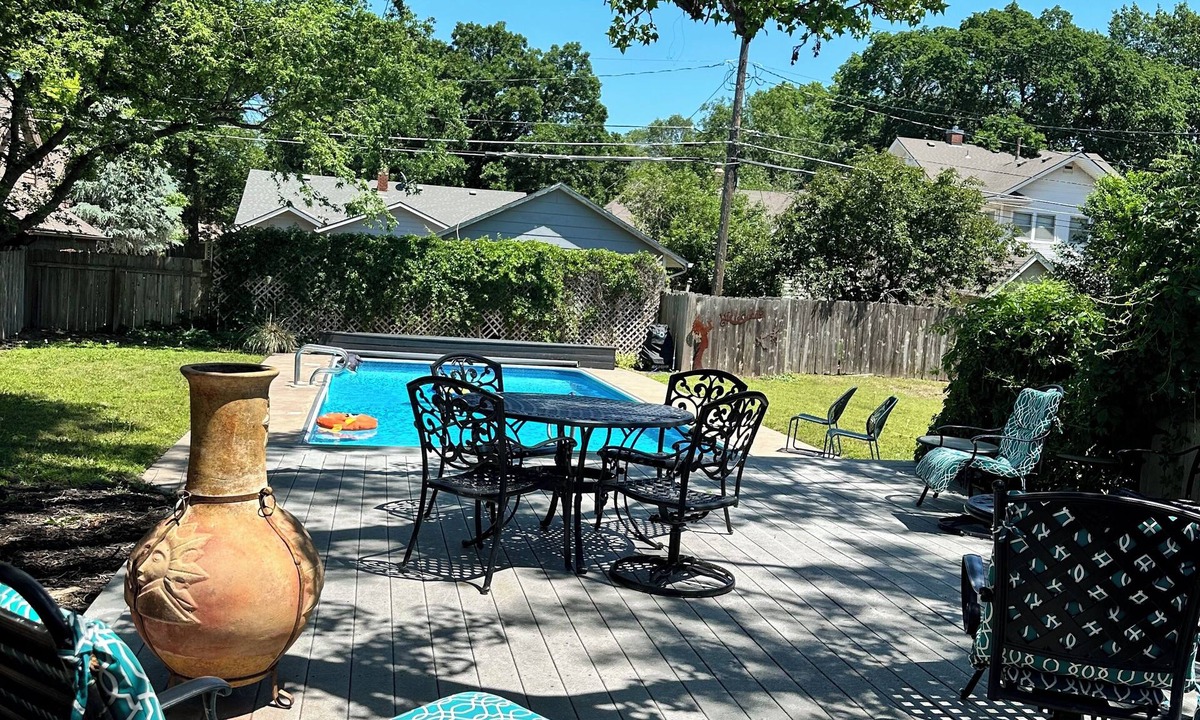 Wichita House | Luxury Stay-Private Heated POOL-Pickle Ball-Sport Ct-Hot Tub-Fire Pit-Games