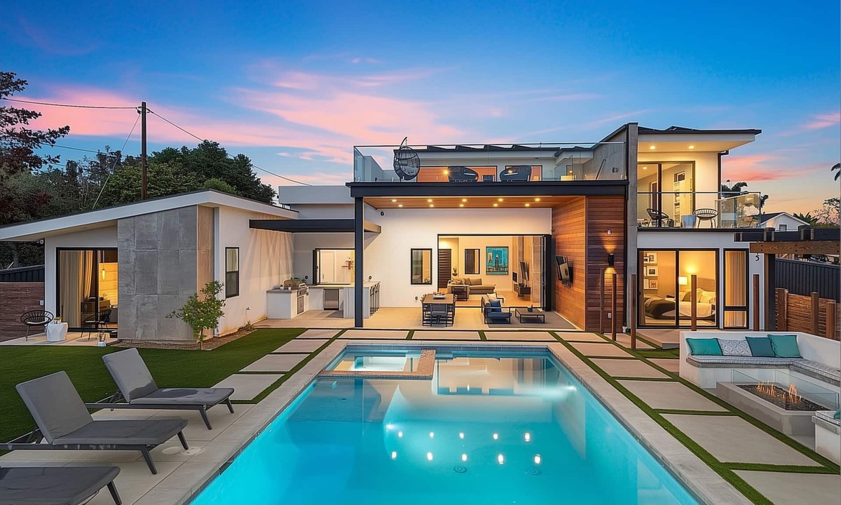 Encinitas House | Luxury Stay w/Pool, Spa, Fire Pit, Outdoor Lounge & Stunning Ocean Views | Encinitas Retreat