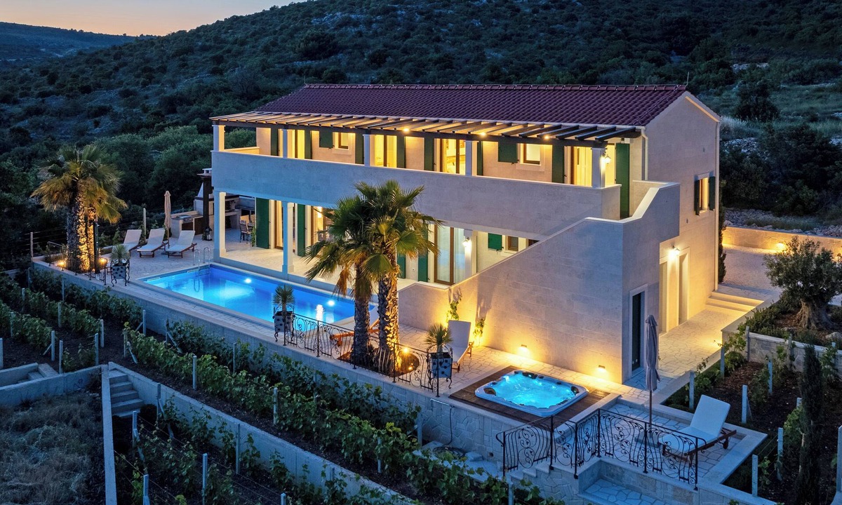 Jarebinjak Villa | Luxury Stone Villa with Heated Pool, Jacuzzi, Gym & Sea View – Total Privacy