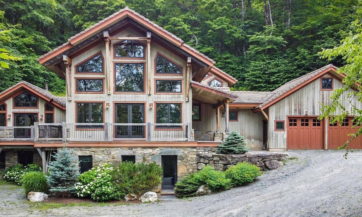 Stratton Mountain House | Luxury Stratton Mtn Ski Chalet- 3 min to mtn base, on shuttle route!