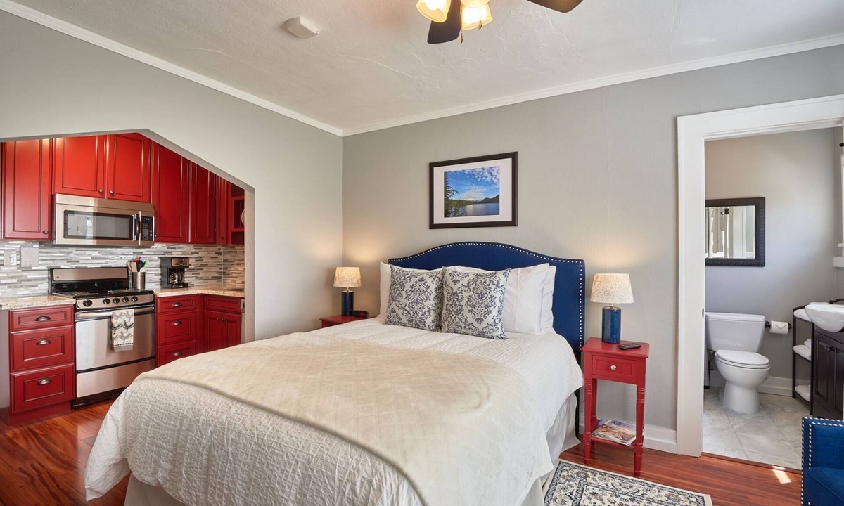 Newberg Condo | Luxury Studio Flat in Downtown Newberg - Suite #4