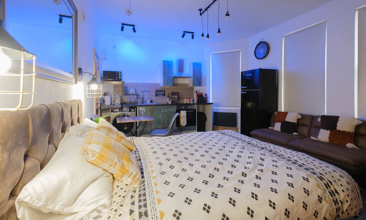 Leeds Apartment | Luxury Studio - Free Parking - Great Location