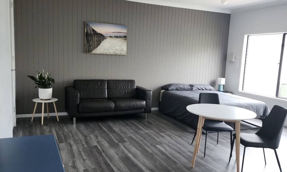 Chilcotts Grass Apartment | Luxury studio with shared laundry