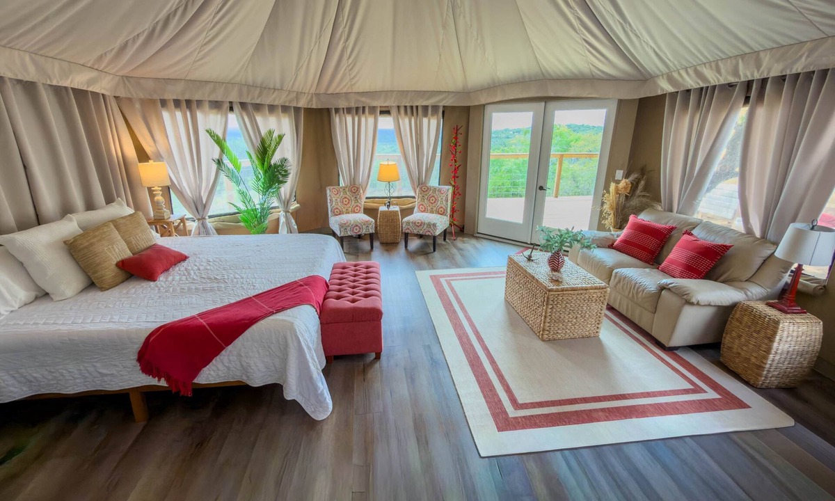 Oatmeal Cabin | Luxury Suite 2 - Safari Tent - Outdoor Soaking Tub