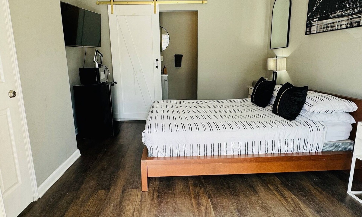 Midtown House | Luxury Suite in Atlantic Station!