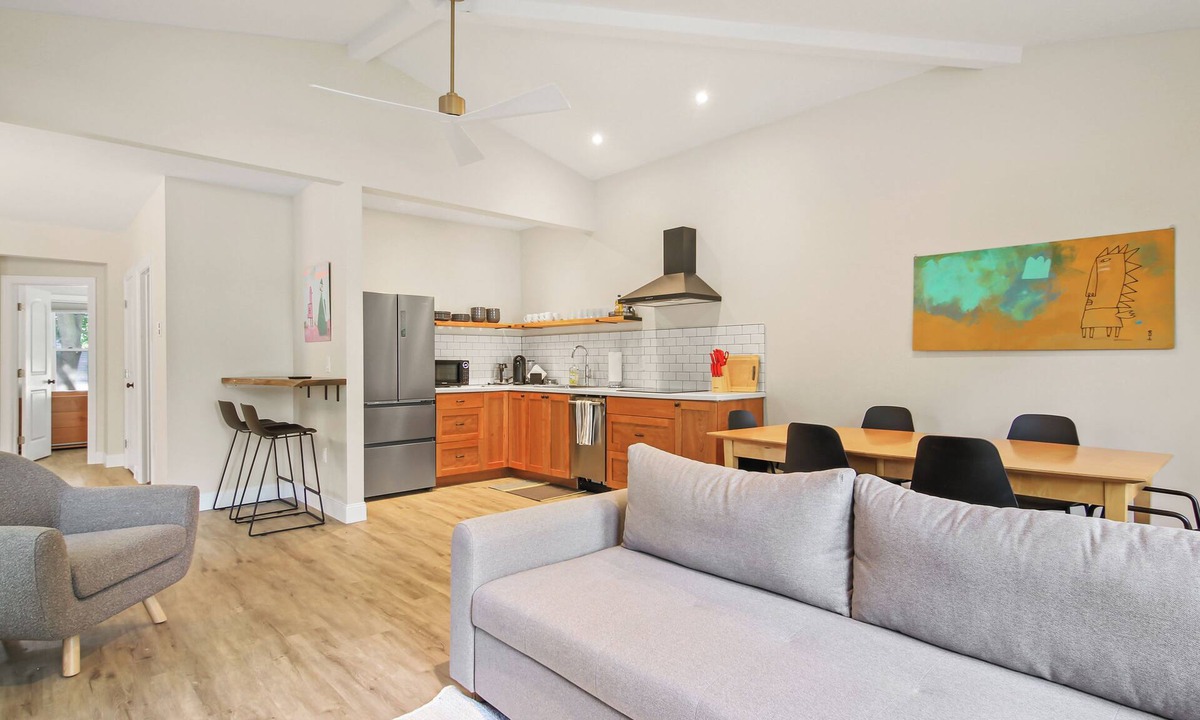 Ithaca House | Luxury Suite | Walk to Commons | Free Parking | NY
