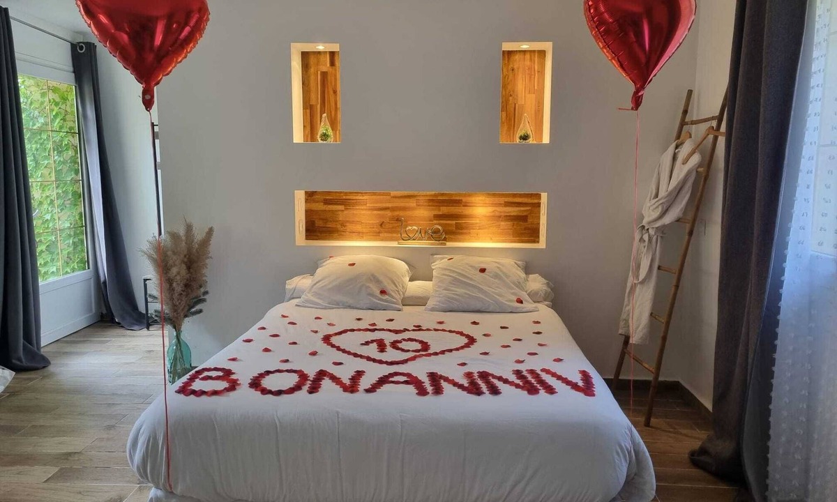 Saint-Prix House | Luxury suite with private jacuzzi 20 m from Paris