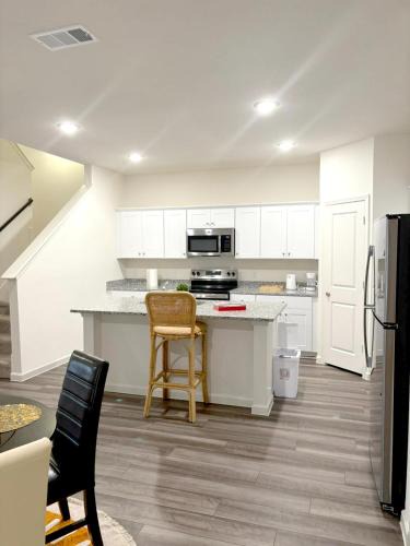 Weston Apartment | Luxury Suites 5-Bed Room 4-Bath