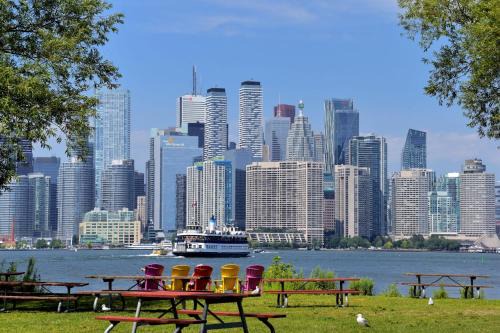 Fort York Apartment | Luxury Suites Steps to CN Tower - Lock in 4 Weeks Enjoy Half OFF