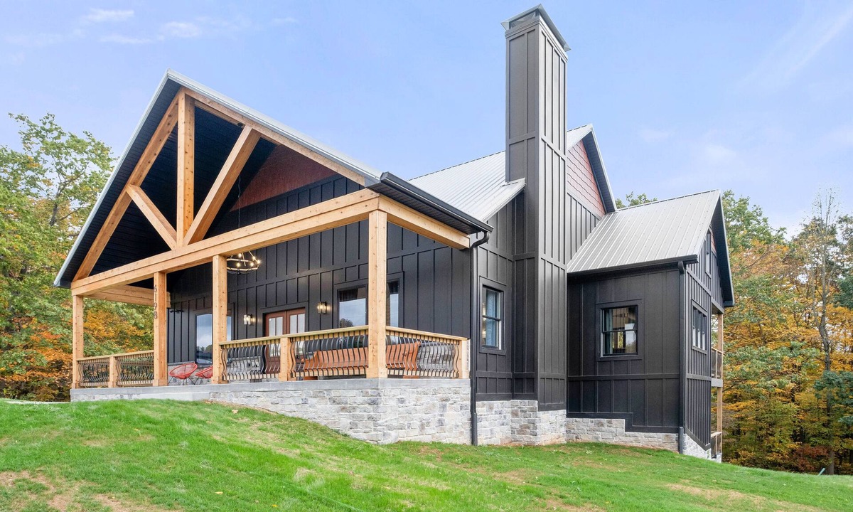 Taswell House | LUXURY✨ SUMMER TRIP💦 HOT TUB 🧖🏼‍♀️ POOL TABLE🎱 MULTIFAMILY 🛏️ 1 MILE TO BOAT RAMP🚤