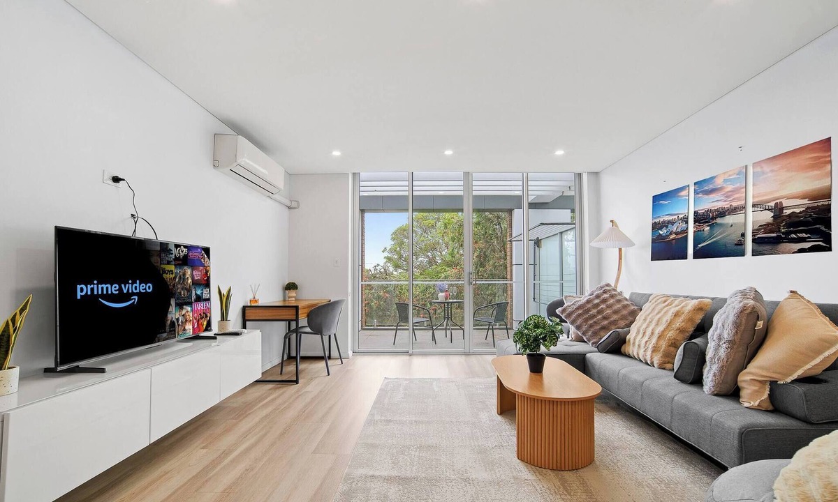 Lilyfield Apartment | Luxury Sydney Apartment with Harbour Bridge View
