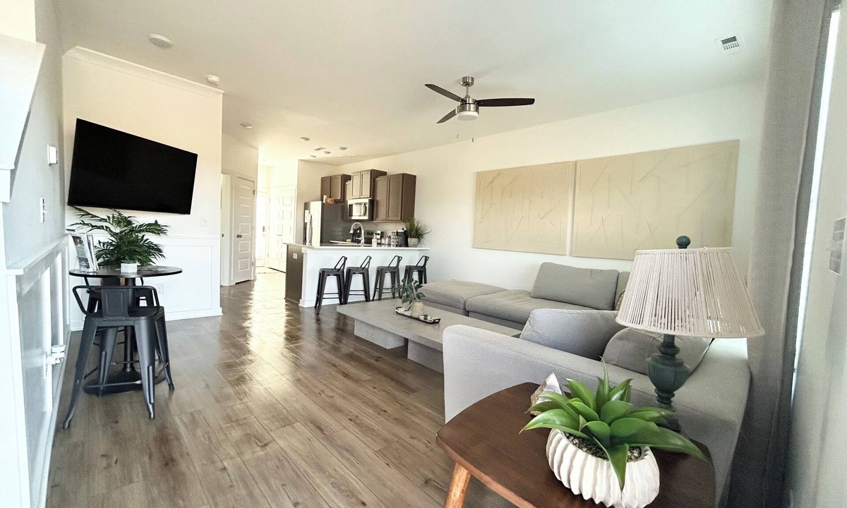 Normal Cottage | Luxury TH- 3 bed-3 full baths-4TVs-WiFi-Location