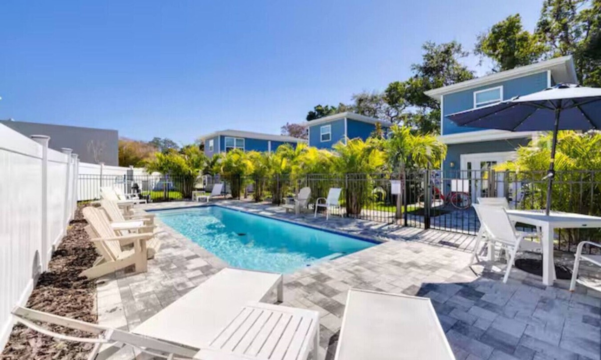 Downtown Dunedin House | Luxury Tiny Home 1 Bed - 1 Bath Unit B `Sandy`