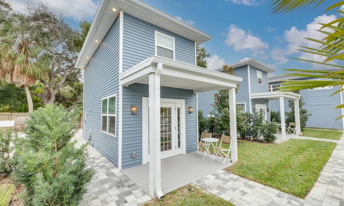 Downtown Dunedin House | Luxury Tiny Home 1 Bed 1 Bath Unit C “Shelly”