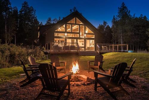 Tobermory House | Luxury Tobermory Retreat Modern Home and Hot Tub
