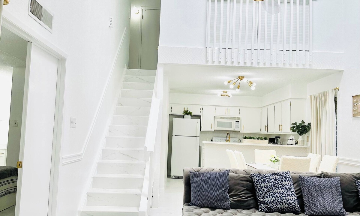Sugar Land Condo | Luxury Touches + Pool + Quartz + Gold Details