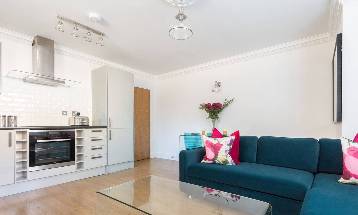 Royal Tunbridge Wells Apartment | Luxury town centre apartment with private parking