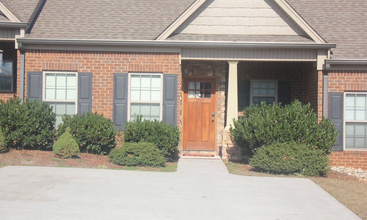 Cleveland House | Luxury Town Home Close to Everything