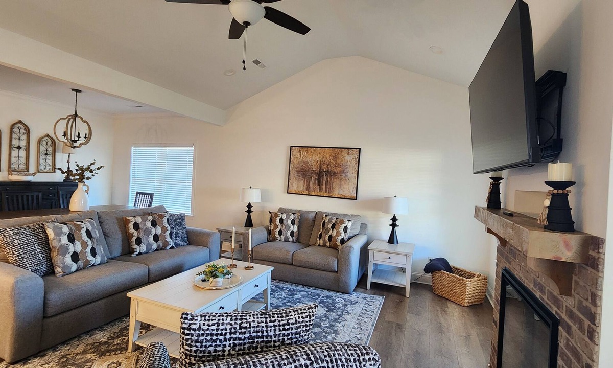 Graysville House | Luxury Townhome in Ringgold Georgia