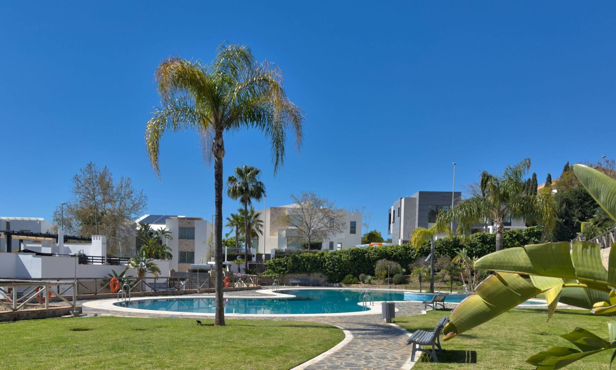 Marbella Ski Chalet | Luxury Townhouse Santa Clara Golf Pool