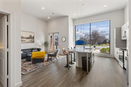 Windsor Park Apartment | Luxury Townhouse-Style Apartment