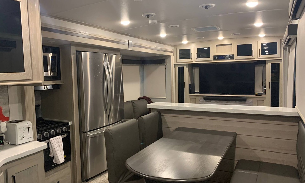 Sandbridge House | Luxury Trailer on Water in Back Bay Sandbridge