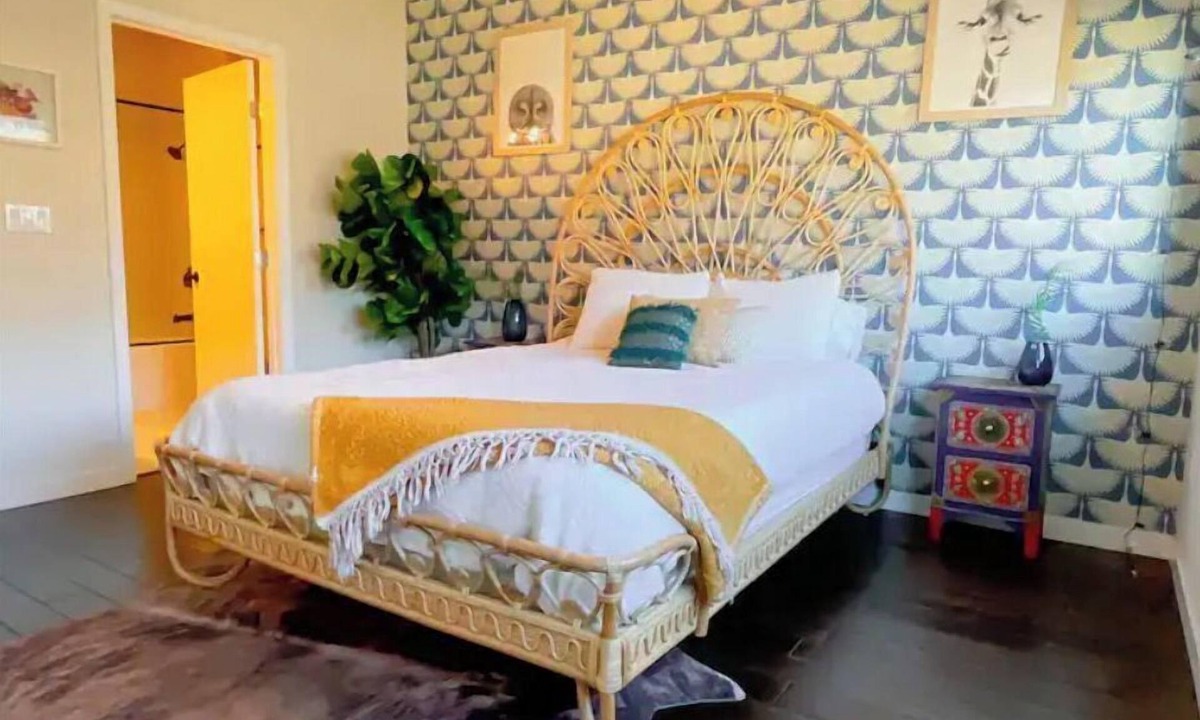 Prescott House | Luxury Tri Level Townhome w/2 Master Suites