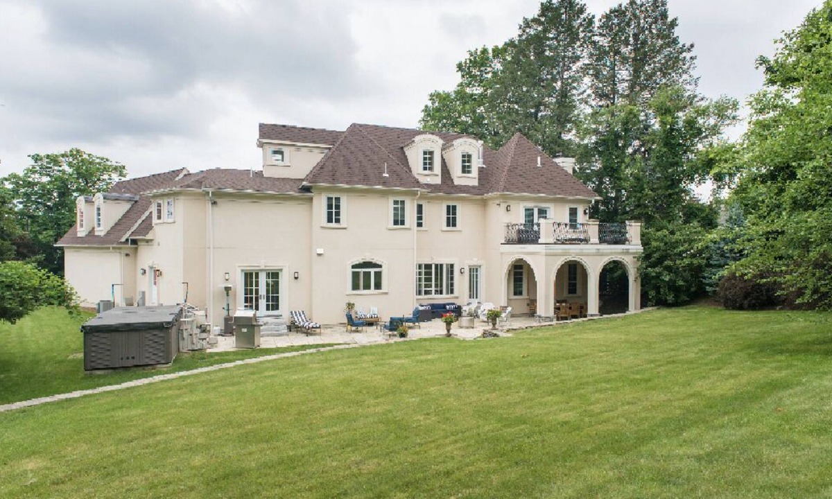 Newton House | Luxury Tuscan style villa just few miles from downtown Boston .Newton Reg #24-17