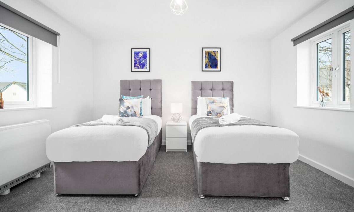 Cradley Heath Apartment | Luxury Two Bedroom Apartment - Parking