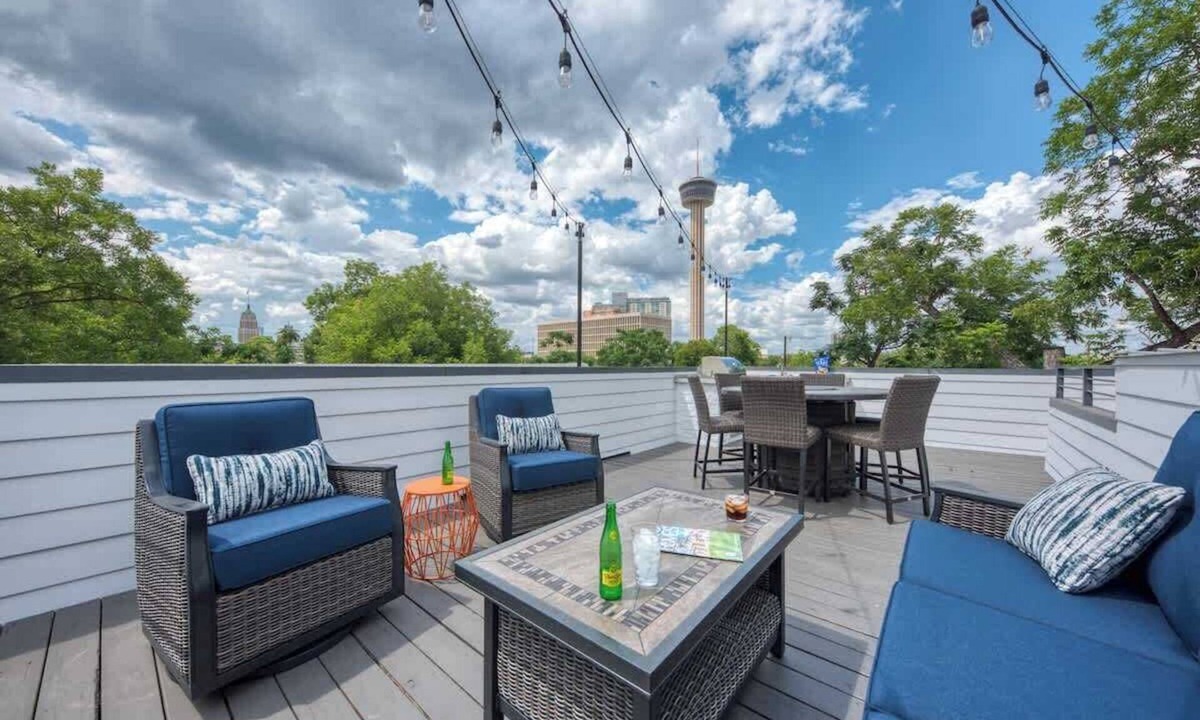 Southtown House | Luxury Urban Oasis in Lavaca with Rooftop Deck