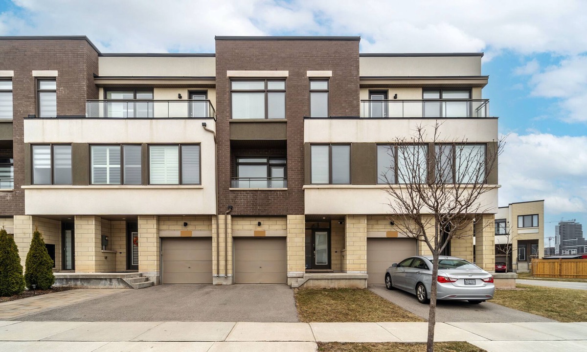 Oakville House | Luxury Urban Townhome