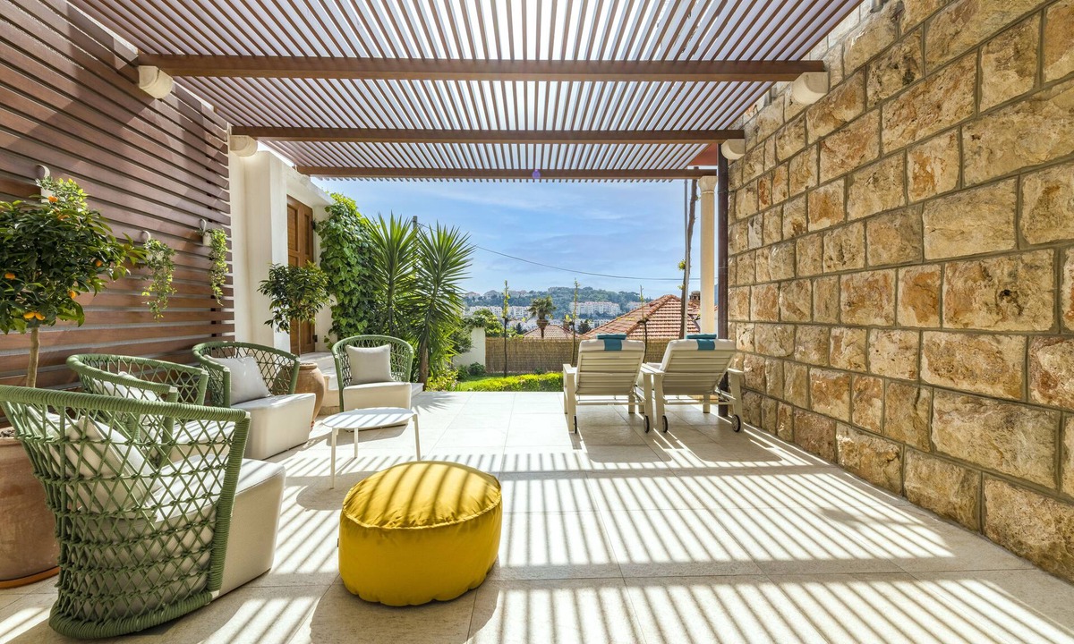 Gornji Kono Apartment | Luxury Vacation Spot with Large Terrace And Garden