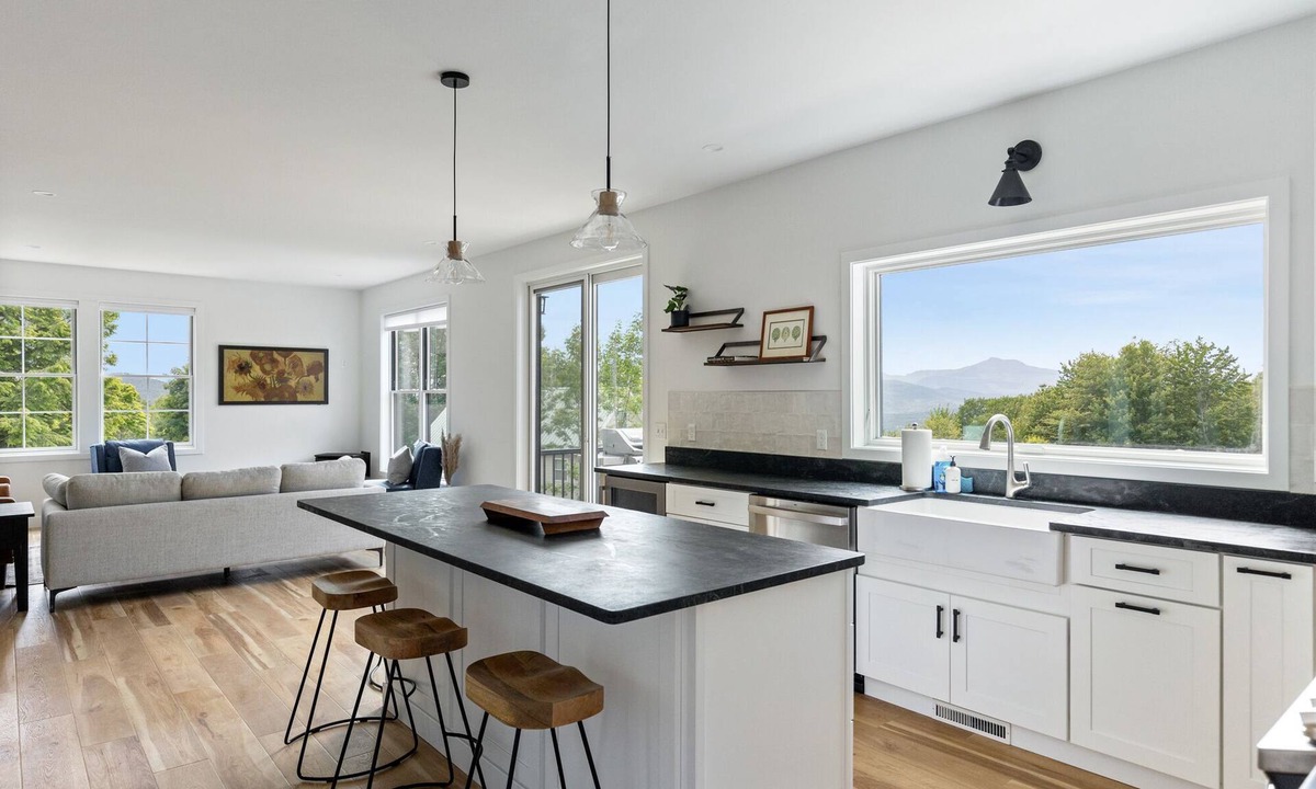 Waterbury Center House | Luxury Vermont Escape Minutes to Stowe