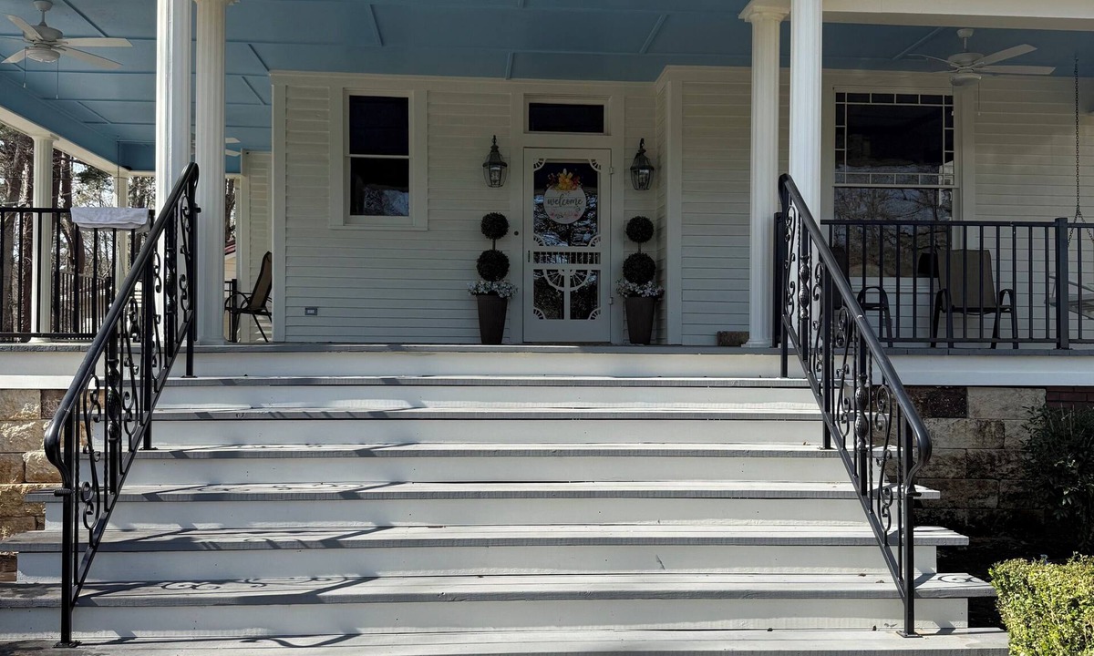 Whitehouse House | Luxury Victorian Estate with Pavilion, Pond & Group Lodging