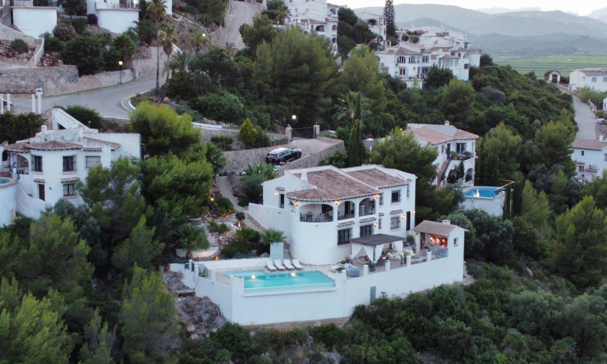 Monte Pego Villa | Luxury villa 12-16 Persons with infinity pool, terraces, beautiful views, Denia