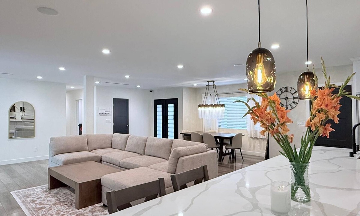 Canoga Park House | Luxury Villa 5BR Pool, Spa, Dry Sauna Oasis