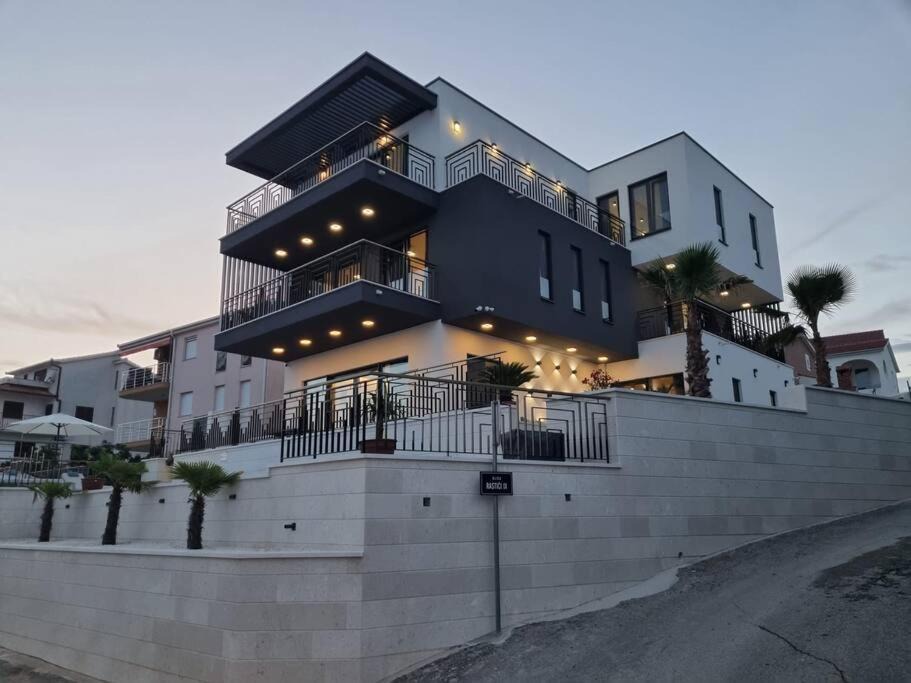 Okrug Gornji Villa | Luxury Villa Adriatica-*Heated Pool-Sauna-Jacuzzi*