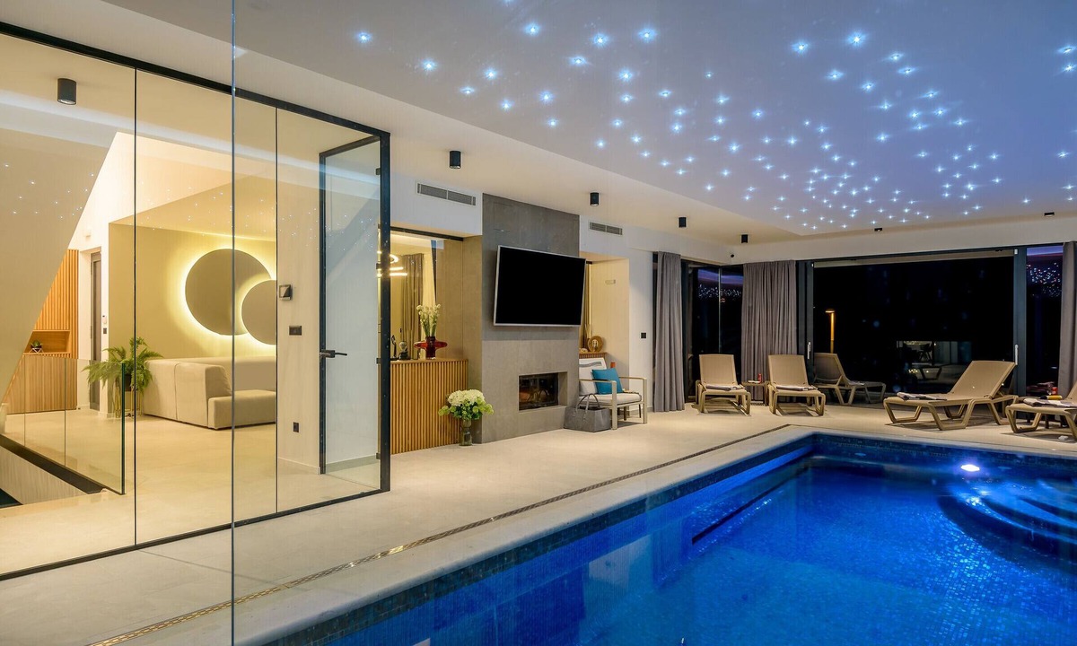 Marina Villa | Luxury Villa Cherry with indoor pool and outdoor jacuzzi