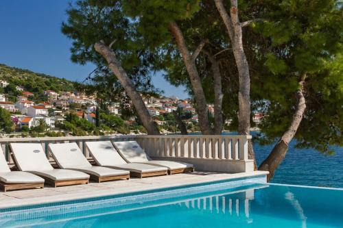 Okrug Gornji Villa | LUXURY VILLA CIOVO Sleeps 17, Infinity Pool, Seafront