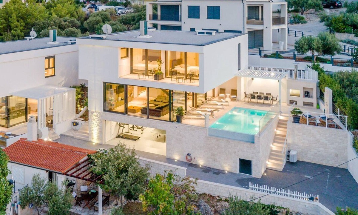 Cove Makarac (Milna) Villa | Luxury Villa Complex Pax & Vitae with heated infinity pools, 16 sleeps