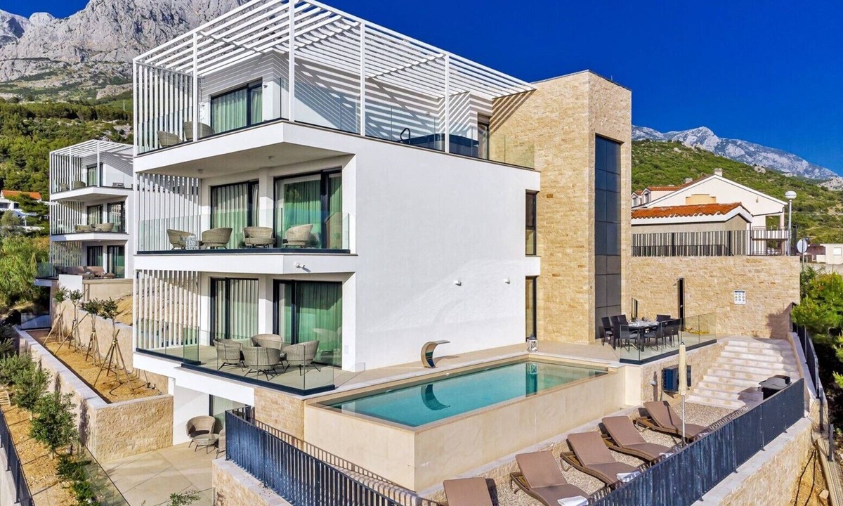 Promajna Villa | Luxury Villa Delight I – Promajna, Heated Pool