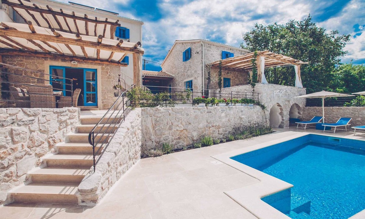 Gabonjin House | Luxury Villa DELUXE with pool and sauna