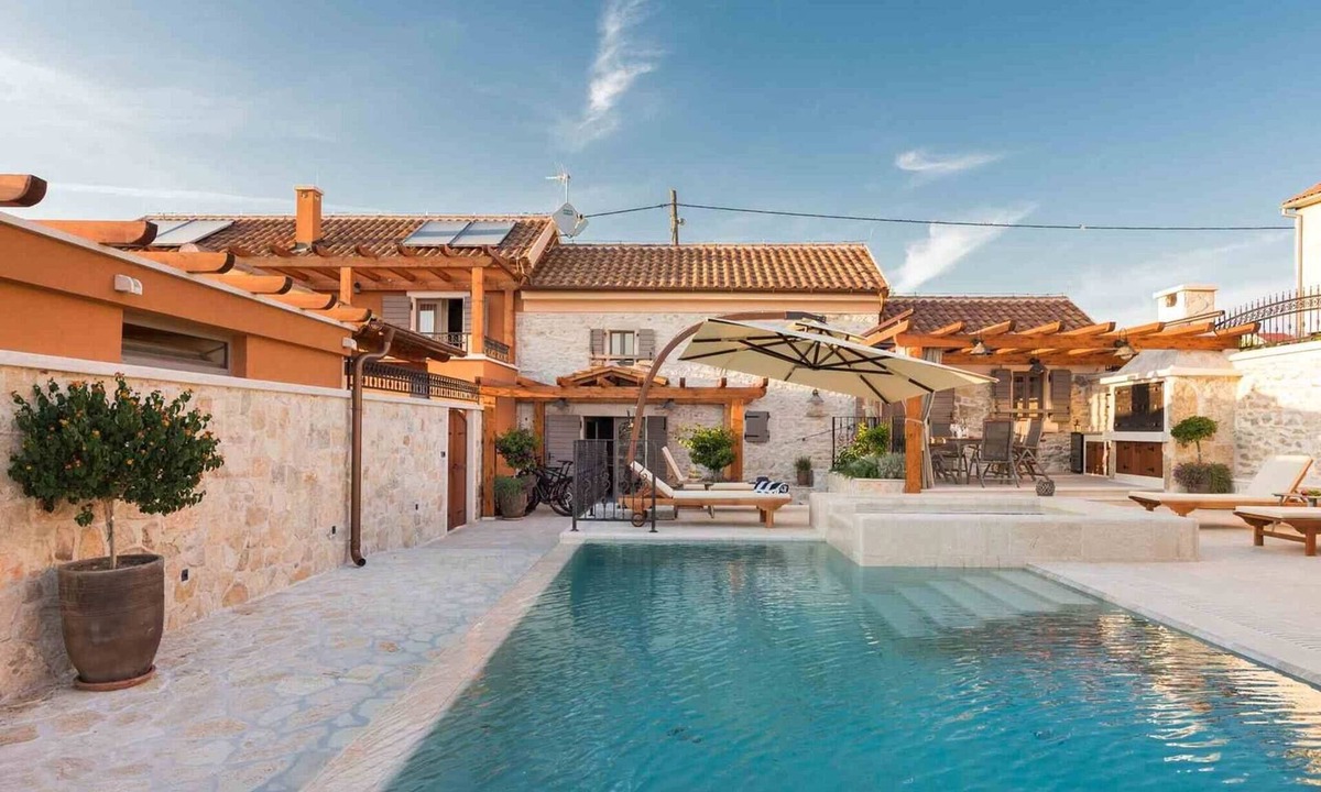 Bicine Villa | Luxury Villa Finessa Skradin 2 with Heated Pool
