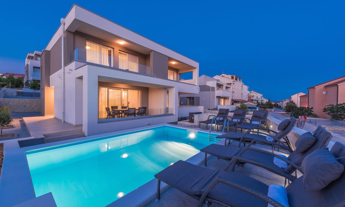 Novalja House | Luxury Villa for 18 with Private Heated Pool near the Beach