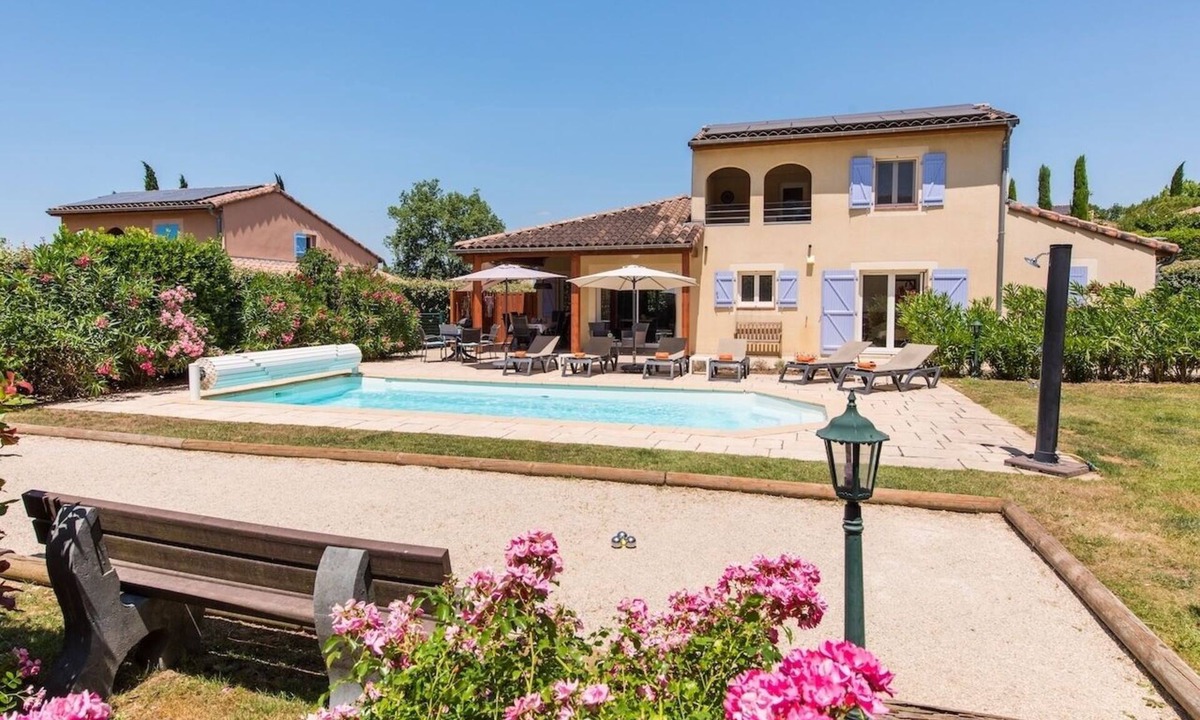 Vallon-Pont-d'Arc Villa | Luxury villa Aux Lions with private pool