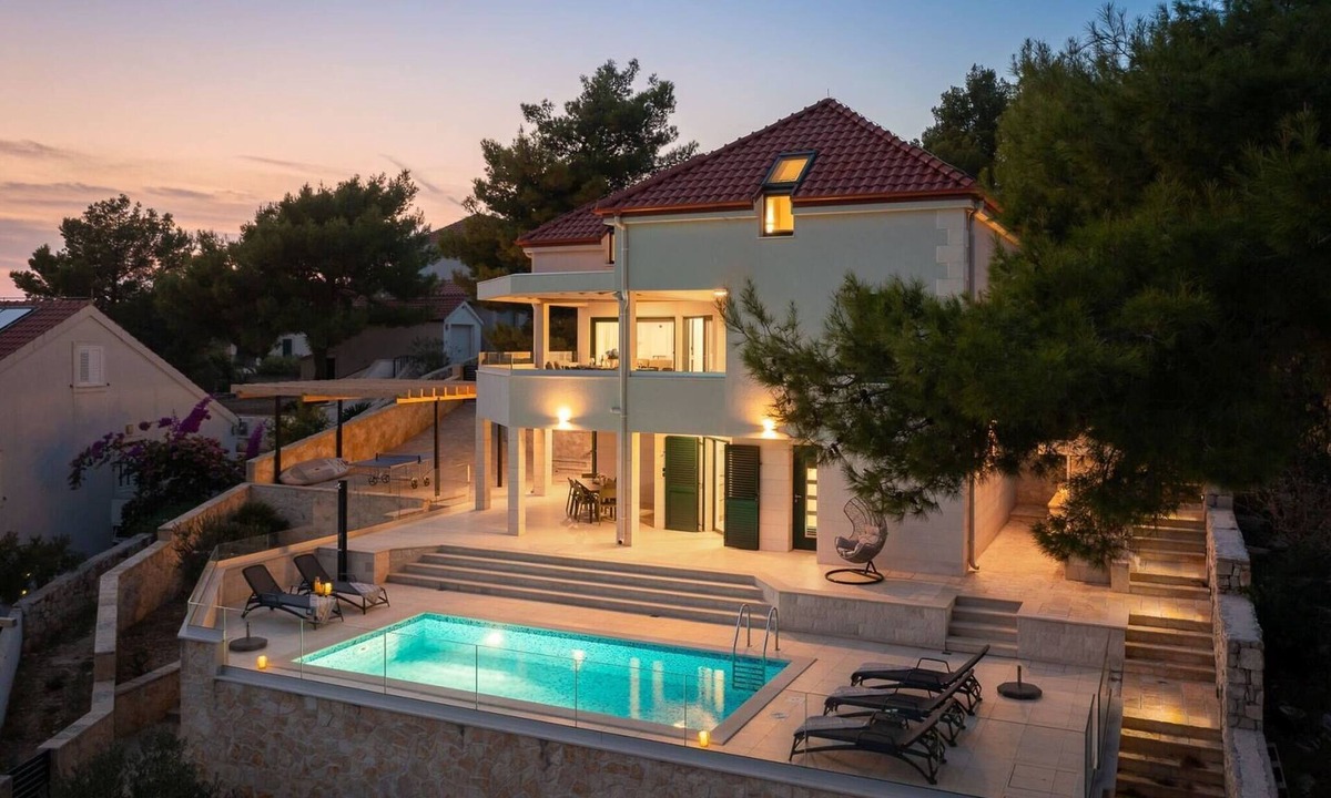 Milna (Brac) Villa | Luxury Villa Leisure Seaside Brac with Pool