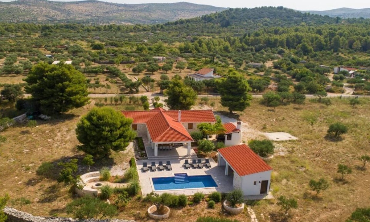 Milna (Brac) Villa | Luxury Villa Nature - Heated Pool, Fire Pit & Sauna. Surrounded by nature only