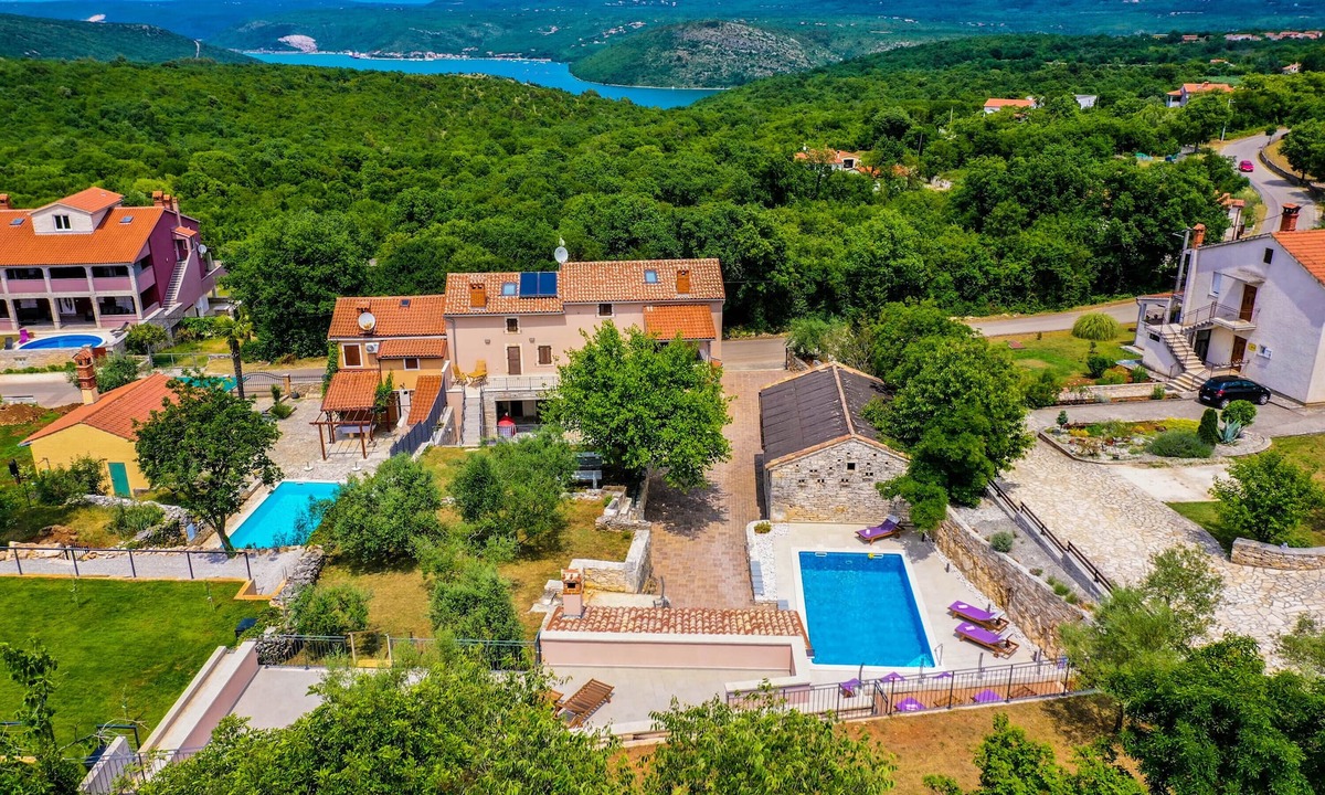 Rakalj Villa | LUXURY VILLA ON SPACIOUS PRIVATE PROPERTY