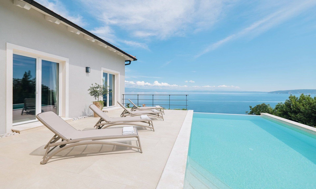 Medveja Villa | Luxury Villa Orient with Pool