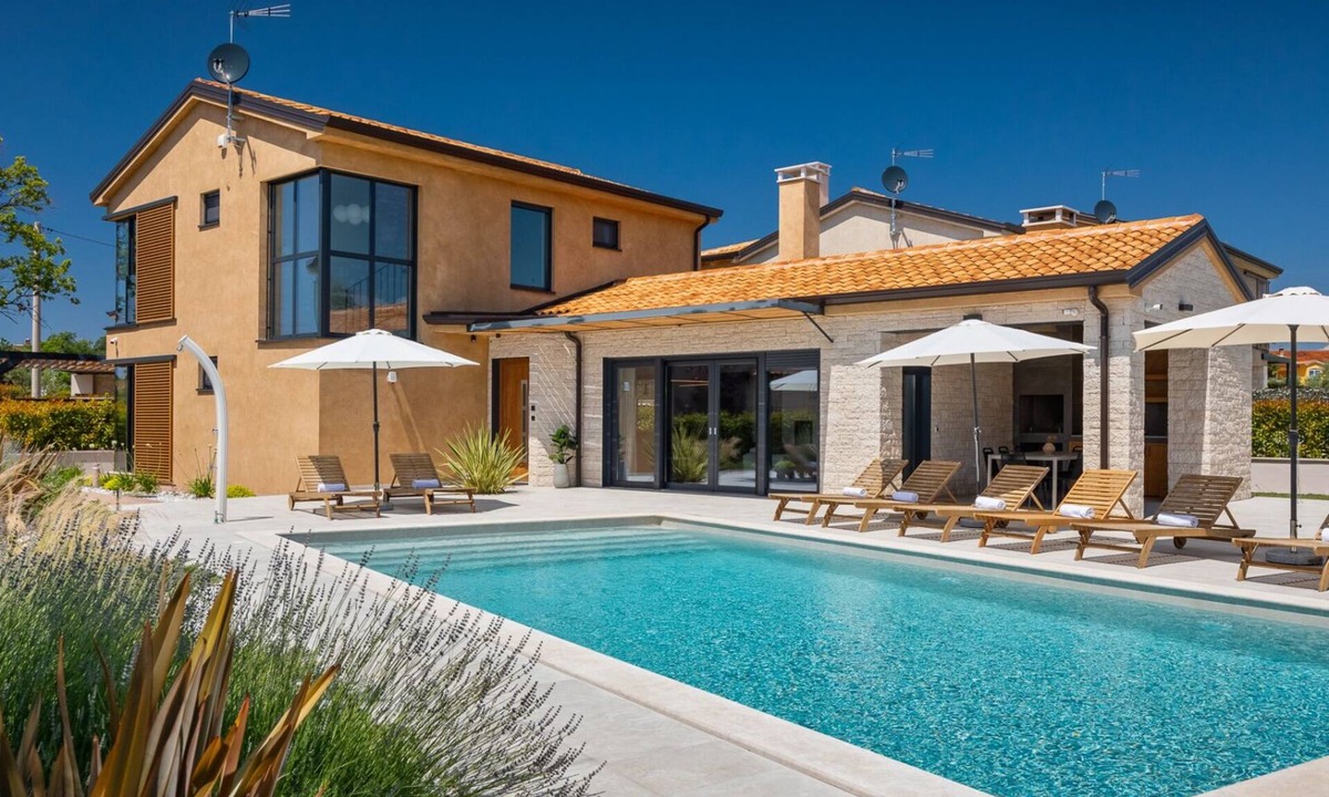 Kadumi Villa | Luxury villa Pedena with pool and jacuzzi in Porec